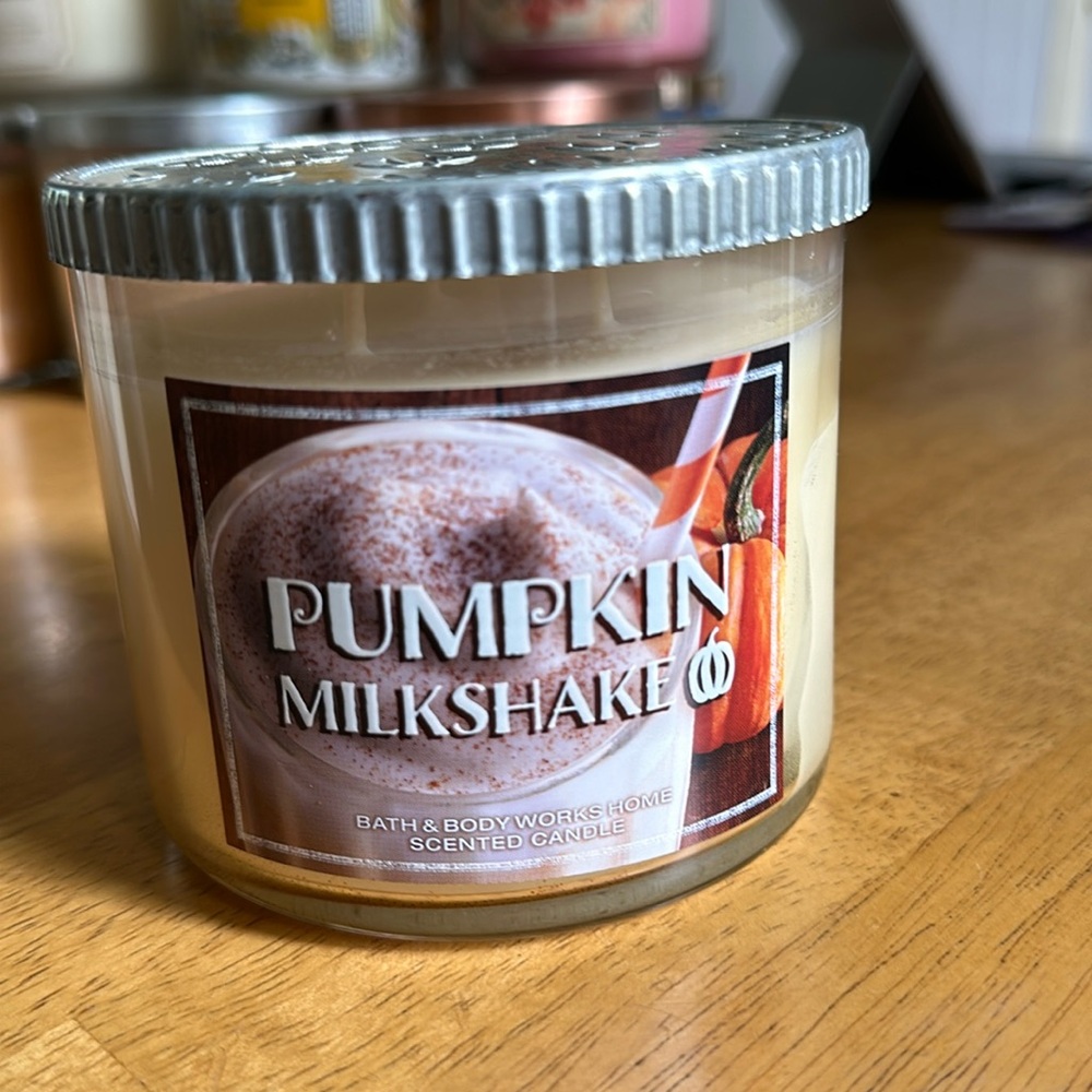 Bath & Bodyworks Pumpkin Milkshake 3 wick candle
